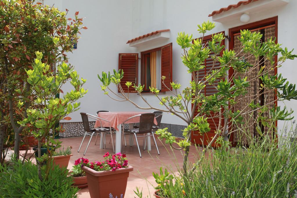Apartments Reljic With Terrace Baška Buitenkant foto